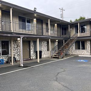 Anchor Bay Inn Near Winchester Bay